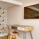Bluestay 39 - Superb Apartment In Paris